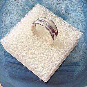 Elegant Silver Band Ring